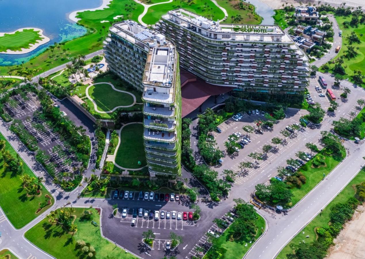 Forest City Golf Hotel Nusajaya  Exterior photo