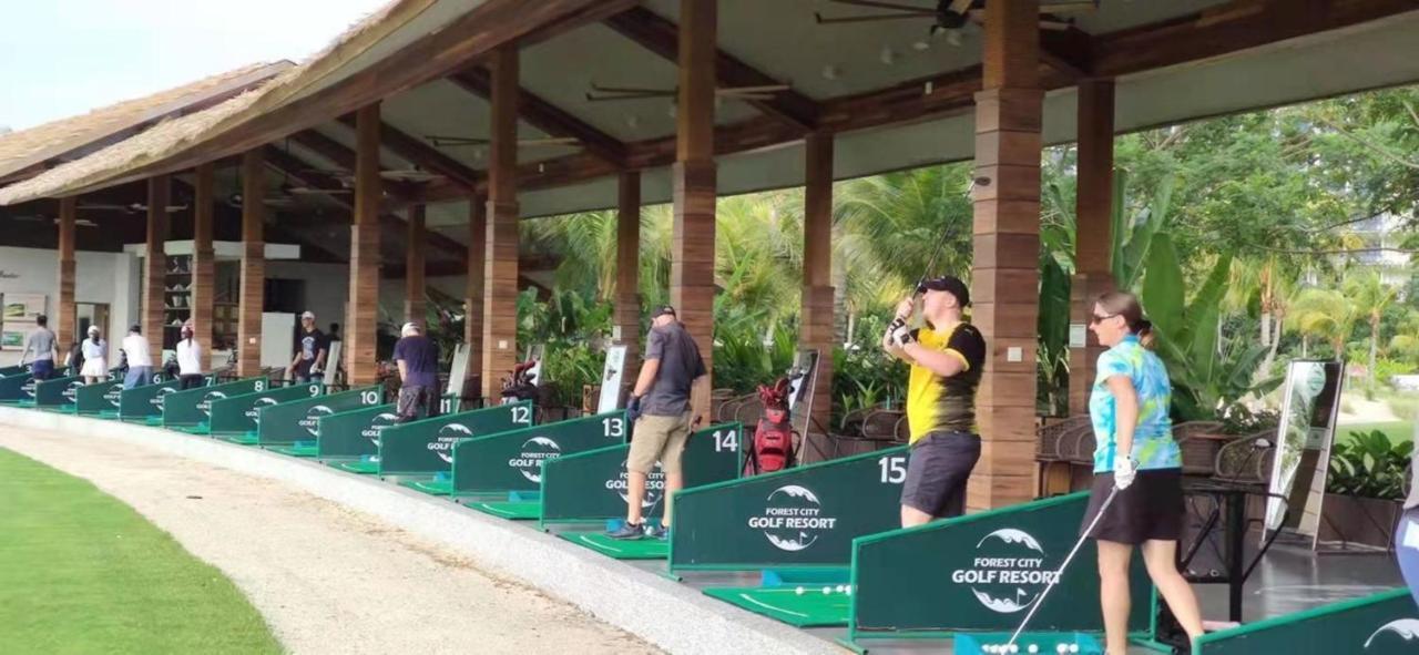 Forest City Golf Hotel Nusajaya  Exterior photo