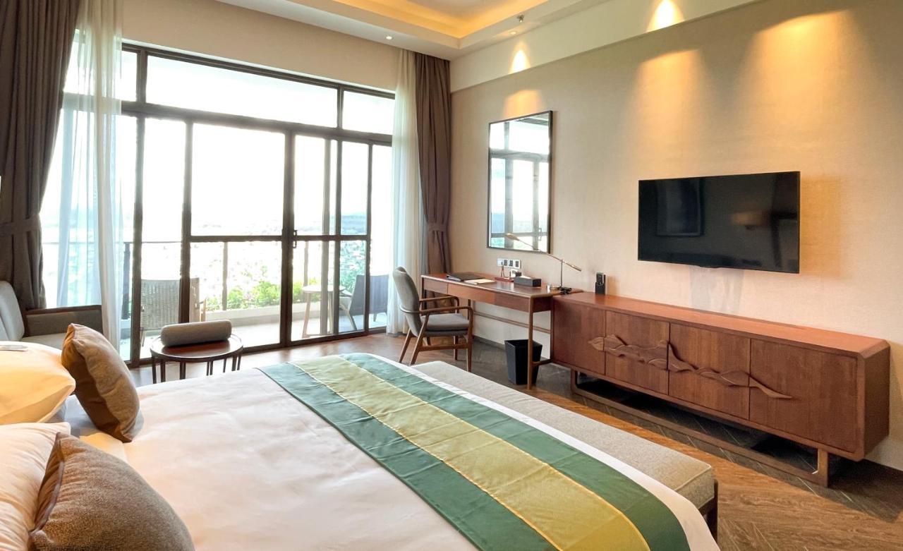 Forest City Golf Hotel Nusajaya  Exterior photo